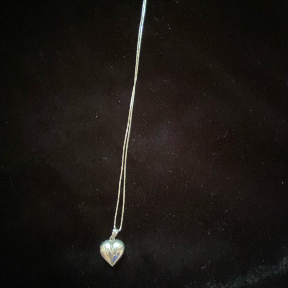 18 inch Sterling silver necklace and heart pendant